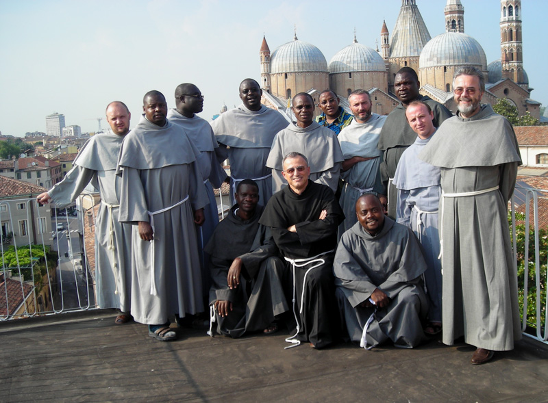 frati africani alla basilica del Santo