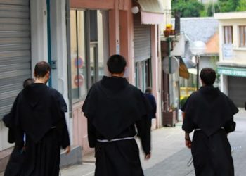 frati in cammino lourdes