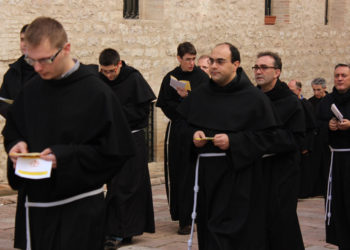 frati in processione