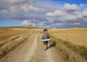 in cammino zaino in spalla