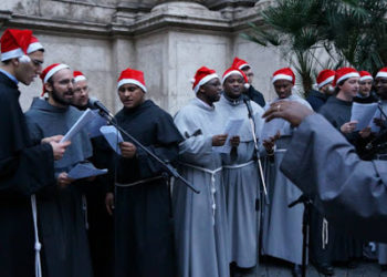 Frati sveglia francescana a natale