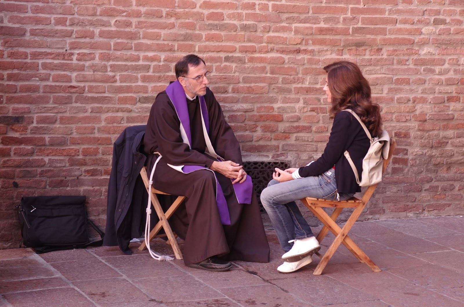 Frate che confessa giovane