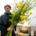 Frate con fiori