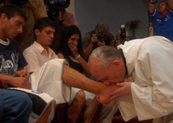 Papa lavanda dei piedi