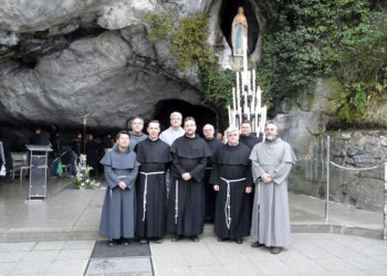 frati a Lourdes