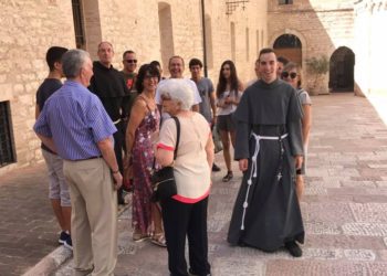 Assisi - Giovani frati fra amici e parenti