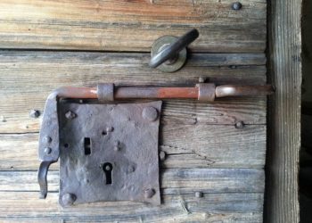 Ecco, sto alla porta e busso