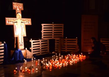 adorazione alla croce di san Damiano