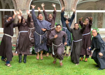 La missione dei frati: sollevare i cuori degli uomini e condurli alla gioia