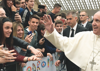 papa Francesco e giovani