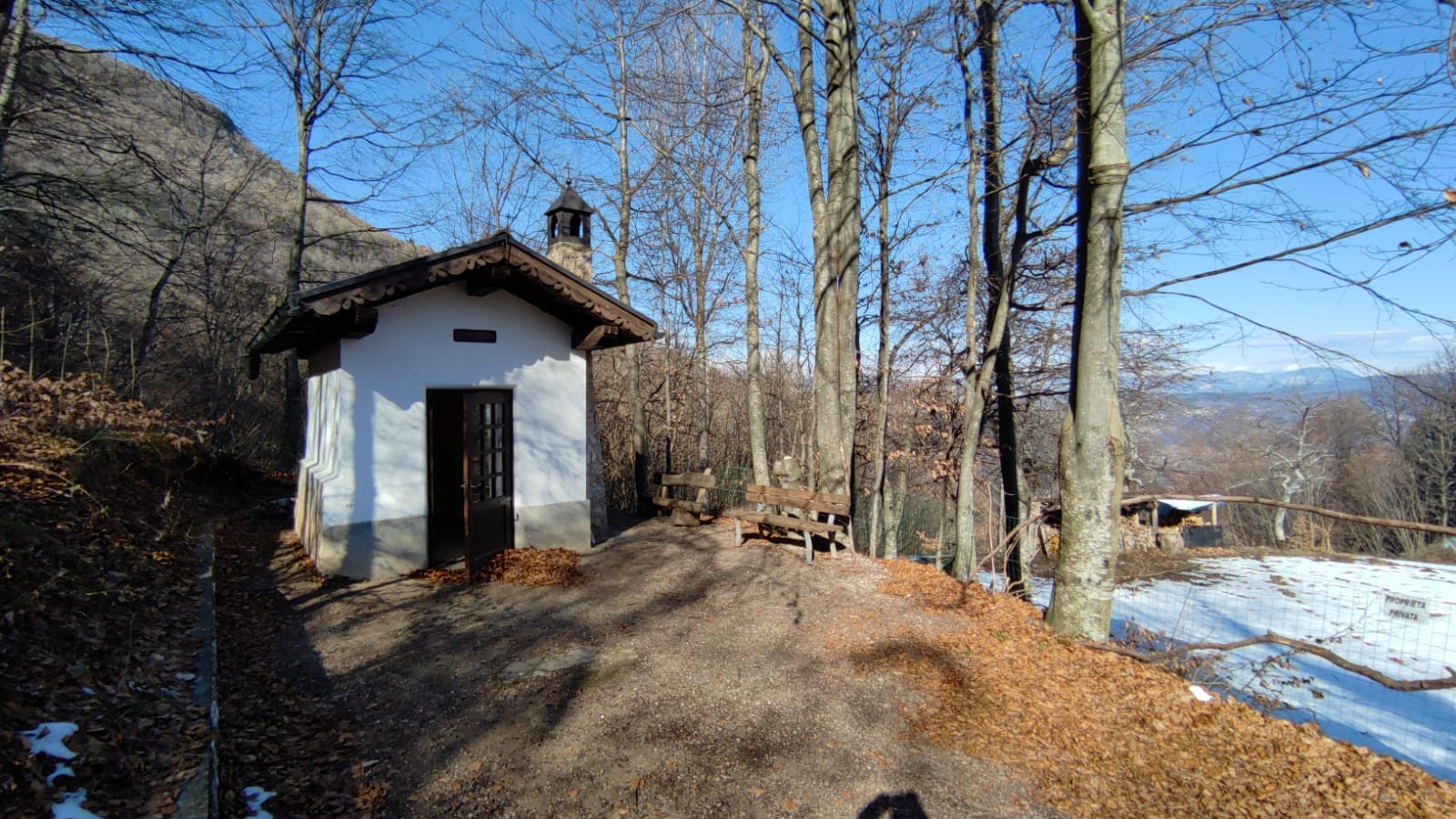 chiesetta sulle alpi
